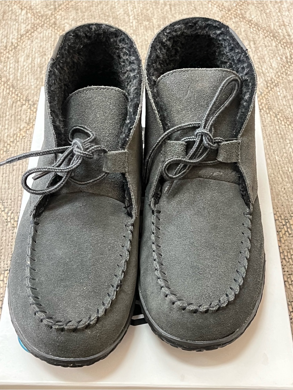 Minnetonka Men's Gray Suede Chukka Boots
